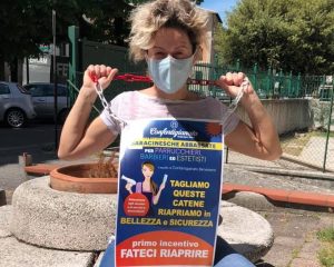 parrucchieri-estetisti-flashmob-rieti-idee-per-la-testa-2