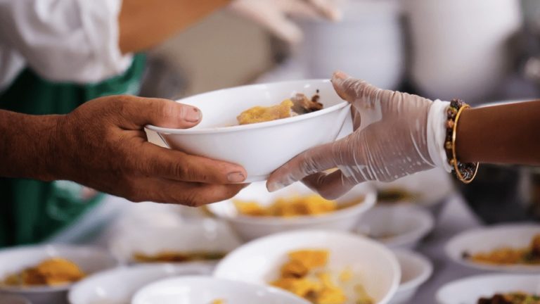 alimenti-piatto-pasti-bisognosi